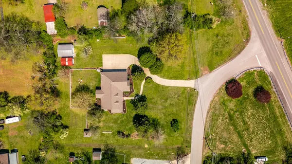 1125 Lakeshore Dr, Gallatin, TN 37066