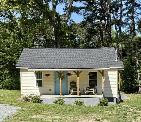 1372 Natchez Trace Rd, Camden, TN 38320