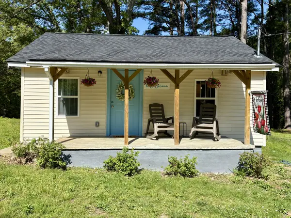 1372 Natchez Trace Rd, Camden, TN 38320