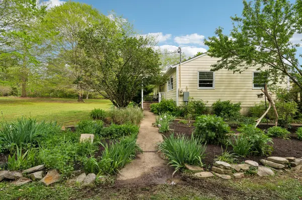 566 Dug Hill Rd, Bon Aqua, TN 37025