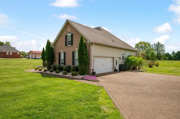 1222 Old East Side Rd, Burns, TN 37029