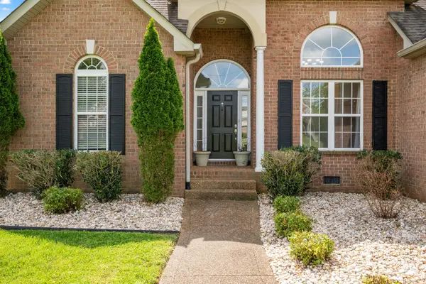 1222 Old East Side Rd, Burns, TN 37029