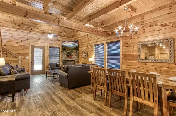 555 Blackberry Ridge Way, Pigeon Forge, TN 37863