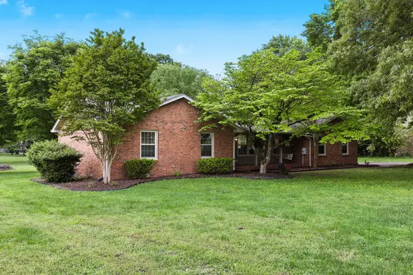 2707 Cages Bend Rd, Gallatin, TN 37066