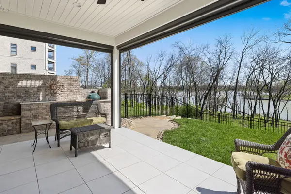 1024 Club View Dr #B302, Gallatin, TN 37066