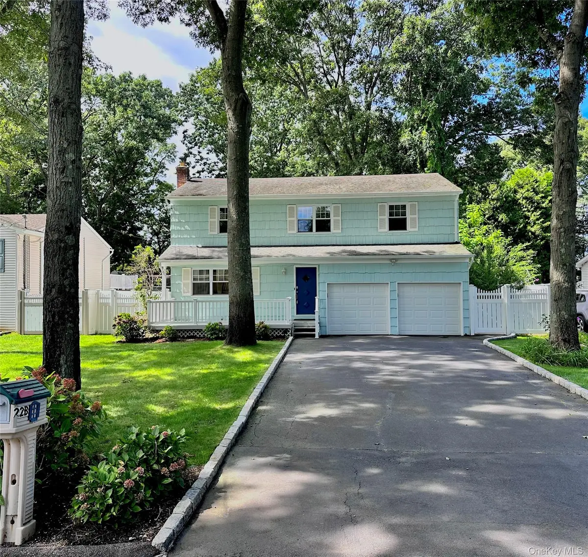 22 Sheppard LN #B, Smithtown, NY 11787