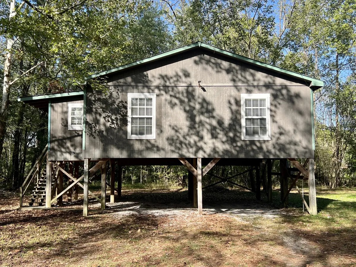 1518 Matlock Dr, Chapmansboro, TN 37035