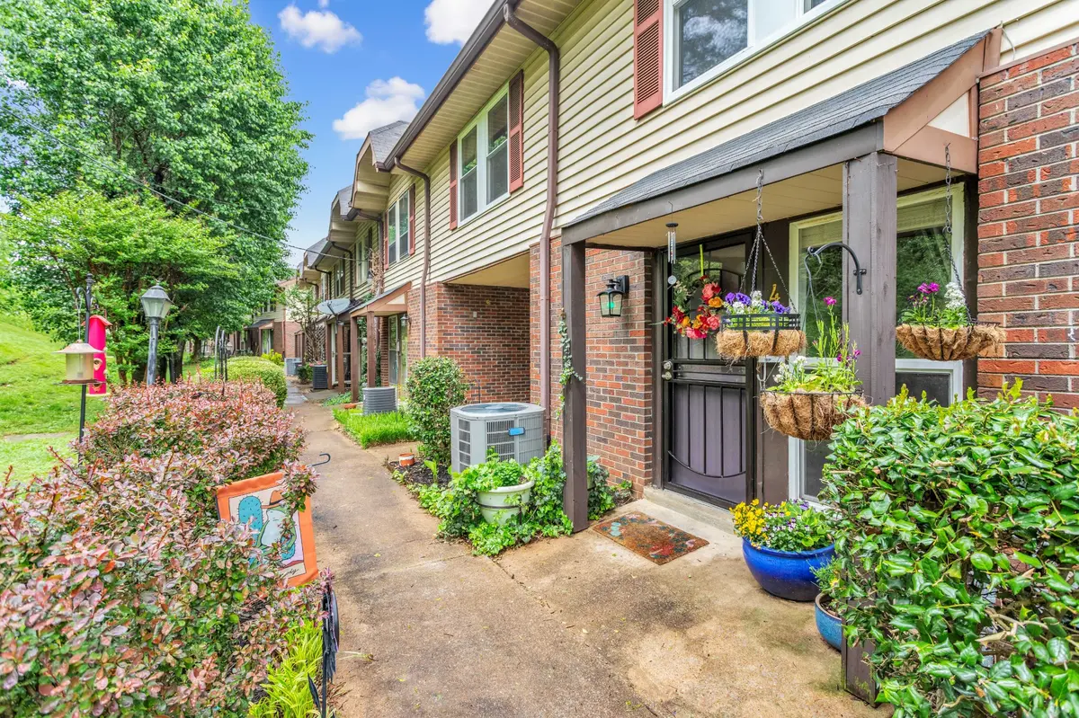 500 Paragon Mills Rd #D4, Nashville, TN 37211