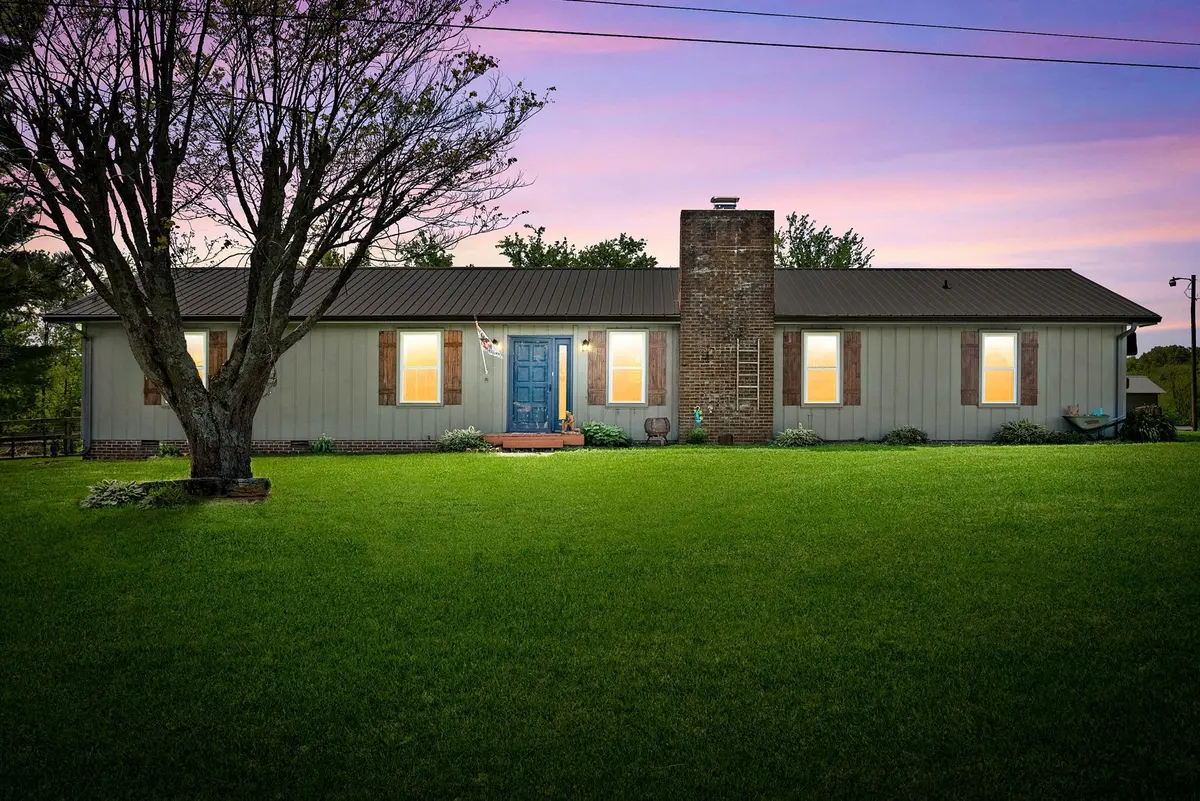 558 Bumpus Rd, Cunningham, TN 37052