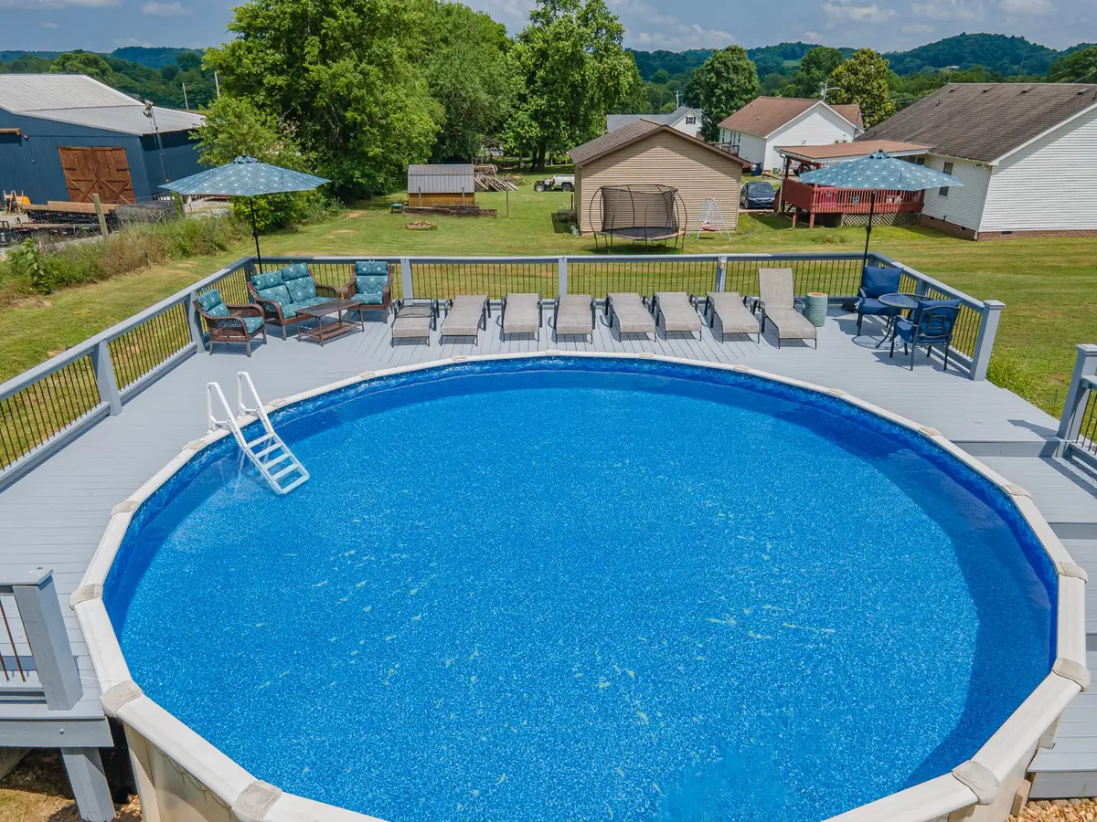 530 Maplewood Dr, Cornersville, TN 37047