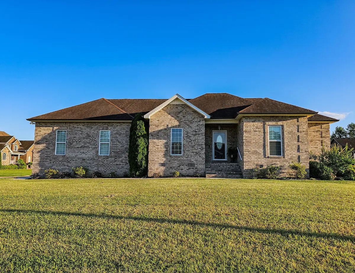 300 Woodson Dr, Tullahoma, TN 37388