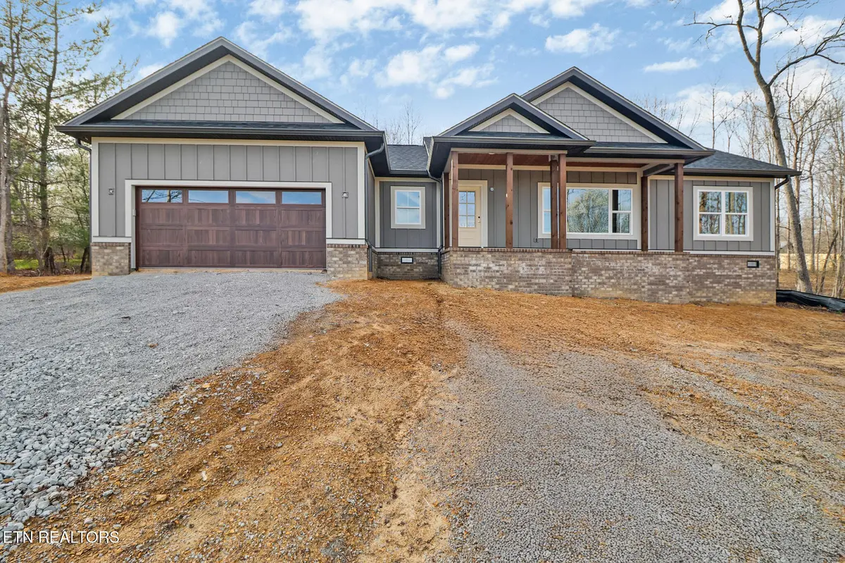 8616 Cherokee Tr, Crossville, TN 38572