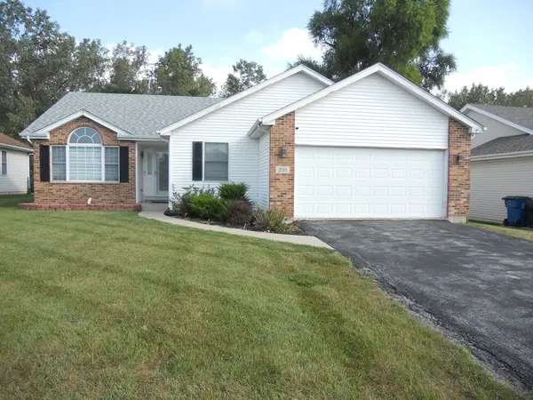 251 Hillcrest LN, Steger, IL 60475