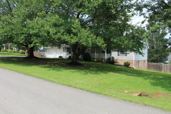 2716 Preakness Dr, Cookeville, TN 38506
