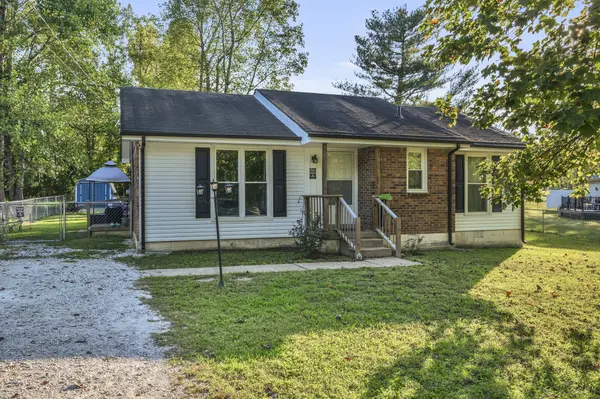 135 Batey Cir,  Dickson,  TN 37055
