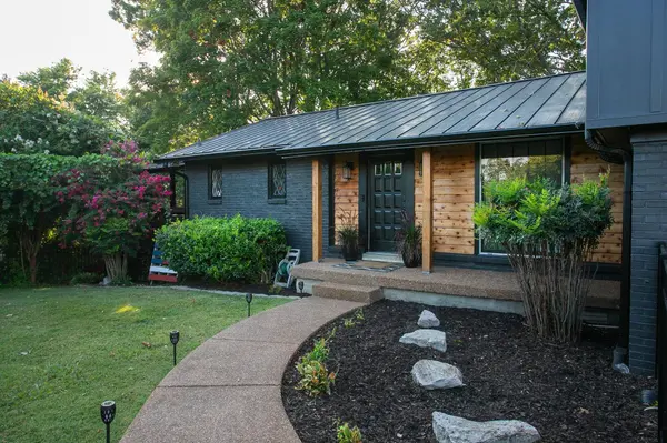 384 Green Harbor Rd, Old Hickory, TN 37138