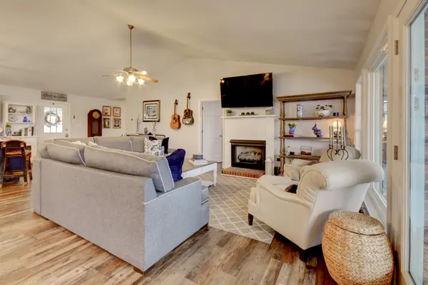 194 Lakeshore Cir, Bumpus Mills, TN 37028