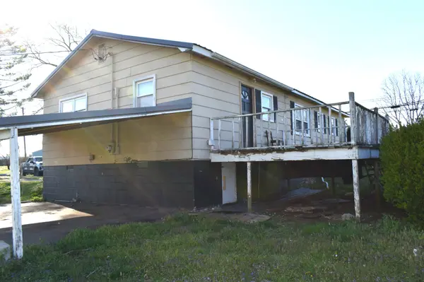 400 Cowan St #E, Cowan, TN 37318