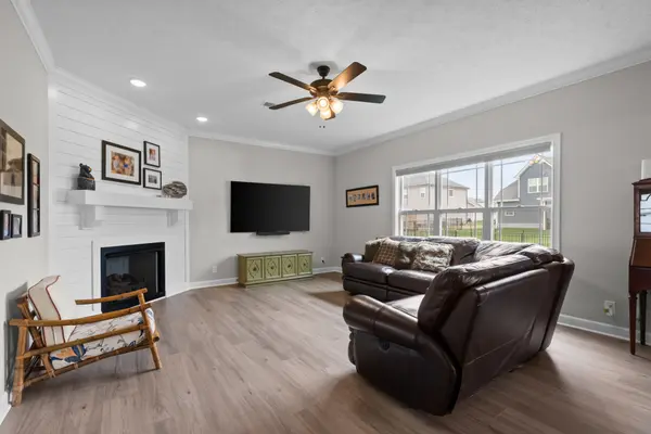1135 Chagford Dr, Clarksville, TN 37043