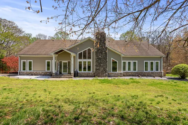 4463 James Stone Rd, Cedar Hill, TN 37032