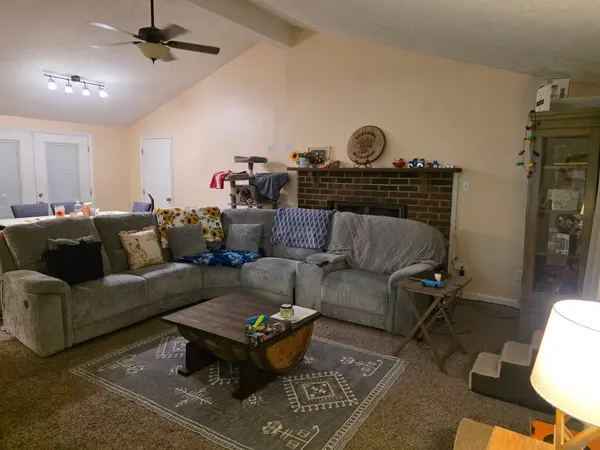 3432 Smoky Mountain Dr, Lexington, KY 40515