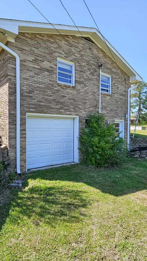 26 Simmons Rd, Fayetteville, TN 37334