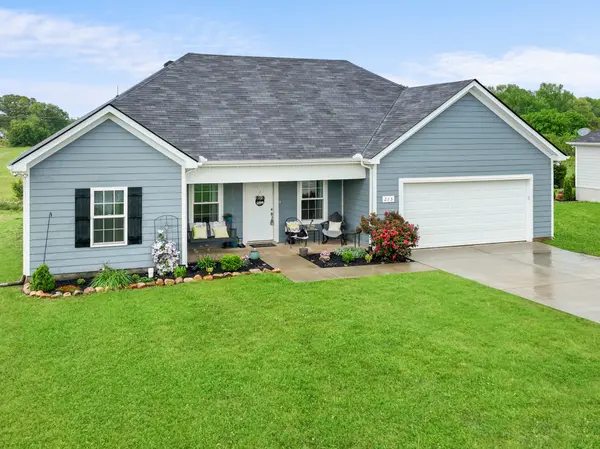 215 Mimosa Dr, Decherd, TN 37324