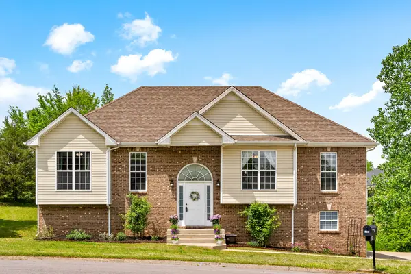 137 Coniston Dr, Clarksville, TN 37040