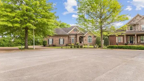 2823 Avington Ct, Murfreesboro, TN 37128