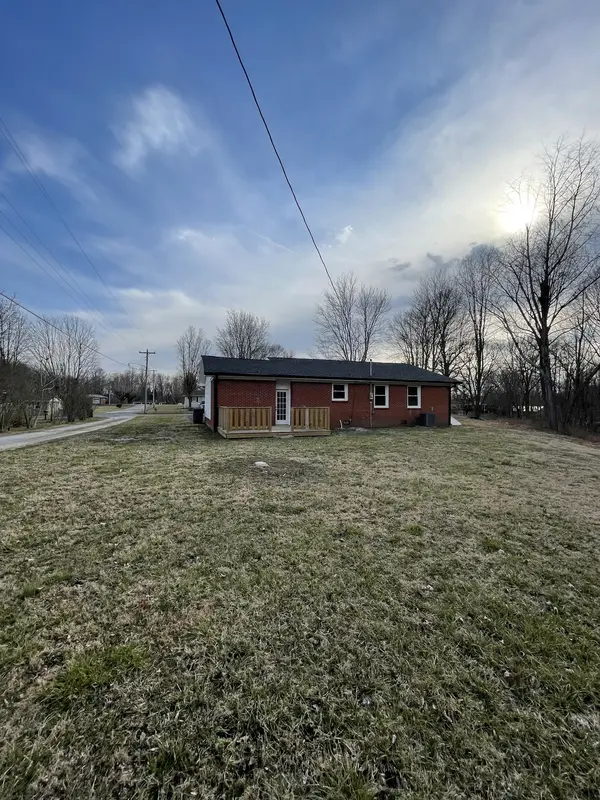 200 Mulberry Dr, Lafayette, TN 37083