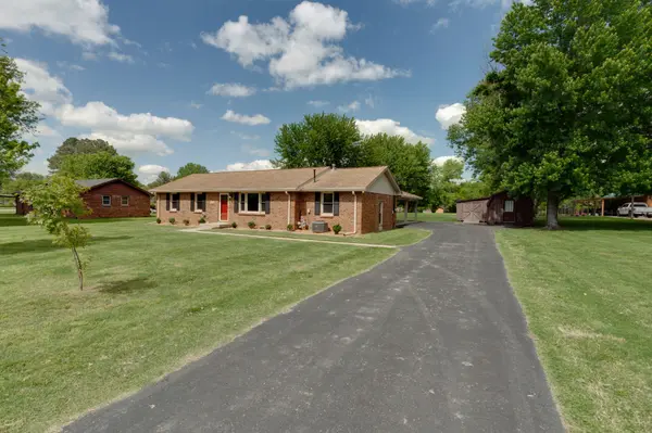 3009 Old Greenbrier Pike, Greenbrier, TN 37073