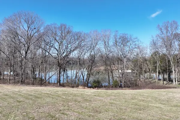 1060 Emerald Valley Dr, Castalian Springs, TN 37031