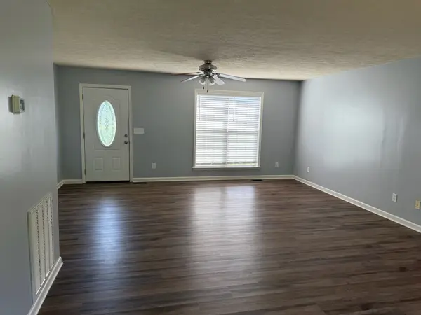 27 Long Meadow Dr, Fayetteville, TN 37334