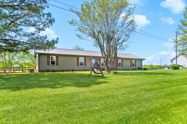 558 Bumpus Rd, Cunningham, TN 37052