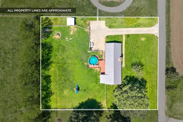 558 Bumpus Rd, Cunningham, TN 37052
