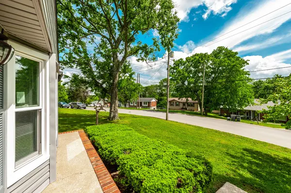 102 Spruce Dr, Hendersonville, TN 37075