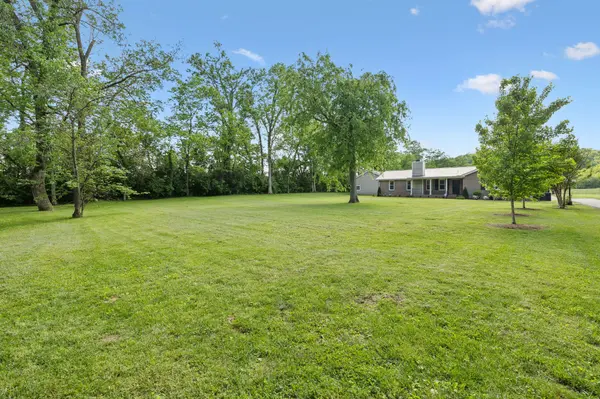 2637 Country Haven Dr, Thompsons Station, TN 37179