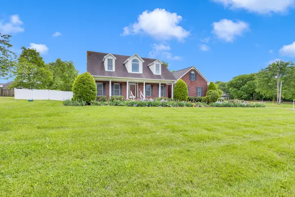 6500 Breckenridge Cv, Columbia, TN 38401