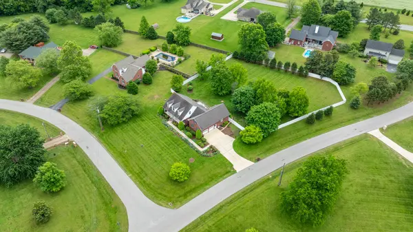 6500 Breckenridge Cv, Columbia, TN 38401