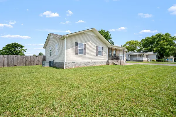 380 Strawberry Dr, Winchester, TN 37398