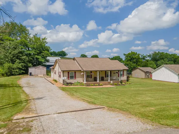 530 Maplewood Dr, Cornersville, TN 37047