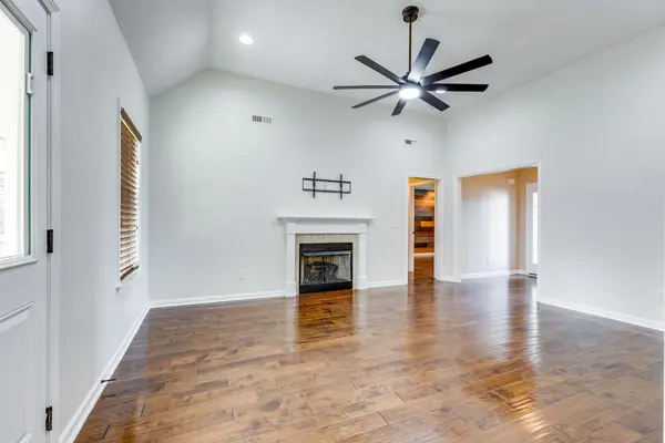 1409 Round Rock Dr, Murfreesboro, TN 37128