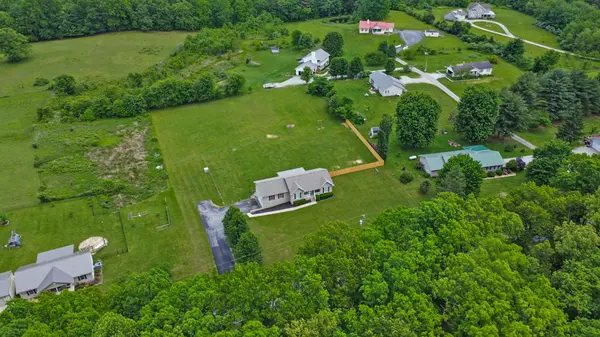 1011 Model Farm Rd, Jamestown, TN 38556