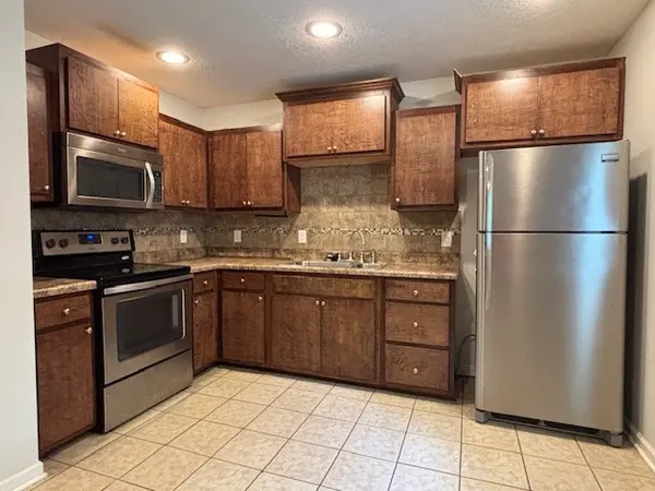 330 Oakwood Rd, Tullahoma, TN 37388