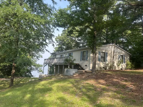 365 Bluff Rd, Big Sandy, TN 38221