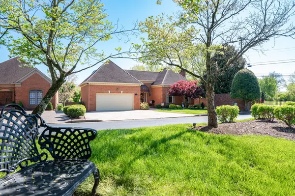 100 Carriage Way, Hendersonville, TN 37075
