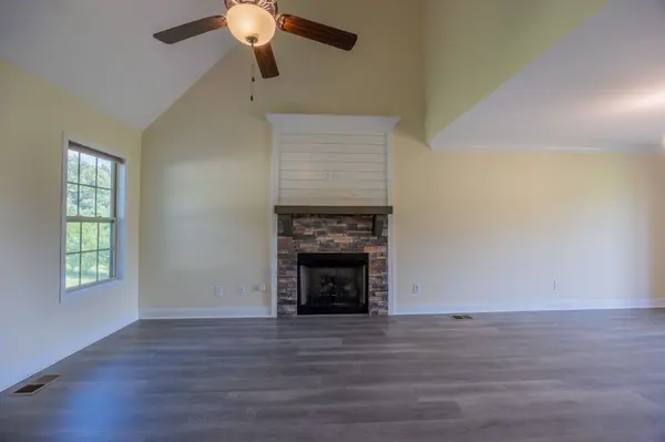2640 Saint Paul Rd, Woodlawn, TN 37191