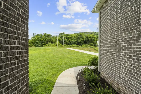 1825 Templow Rd, Bethpage, TN 37022