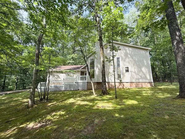 1209 Hardwood Trl, Burns, TN 37029