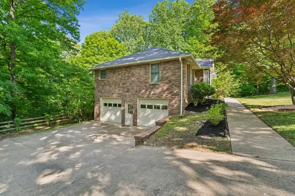 1001 Red Oak Dr, Greenbrier, TN 37073